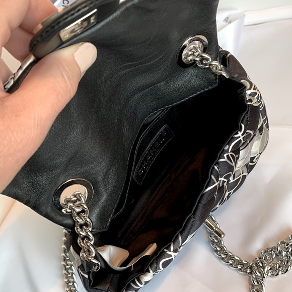 CHANEL RARE Kaleidoscope Abstract Quilted Black White Silk Bag Bijoux Silver 🖤 - Picture 11 of 16